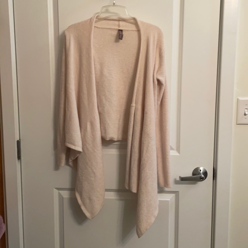 Barefoot dreams super cozy light peach  shawl!